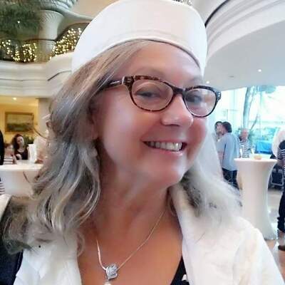 Linda Shirley Nakhshab - Green